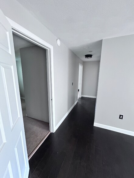 Building Photo - 102 Laurens St