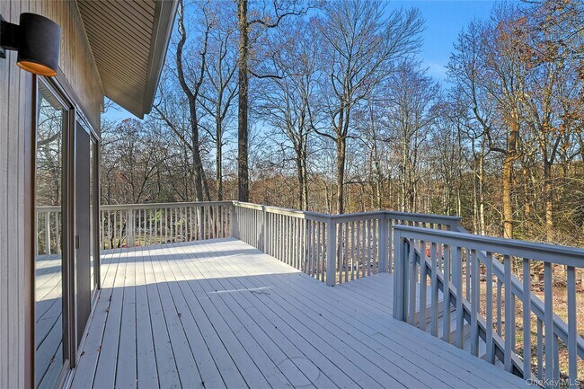 Building Photo - 300 Clausland Mountain Rd