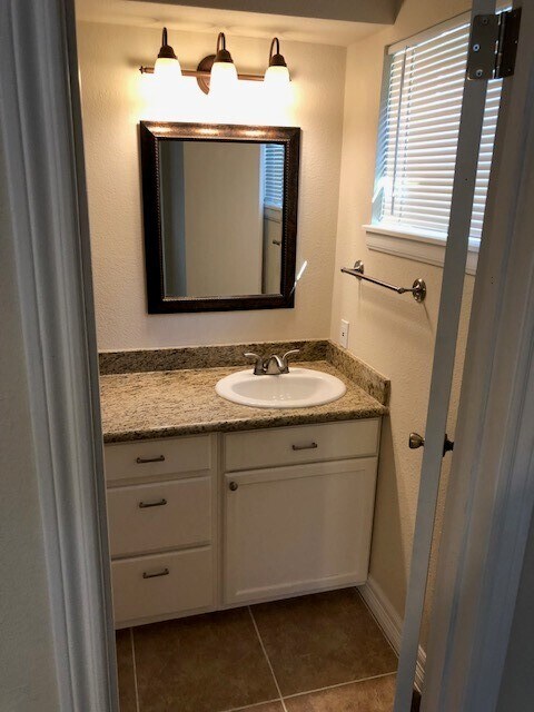 Main Bedroom Bathroom - 4116 Gallant Fox Dr
