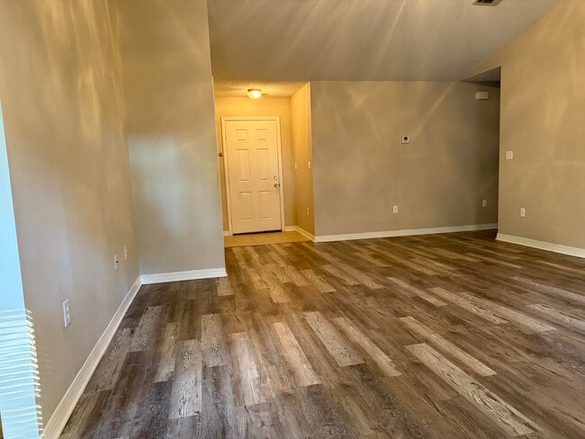 Building Photo - 192 Mary Ln