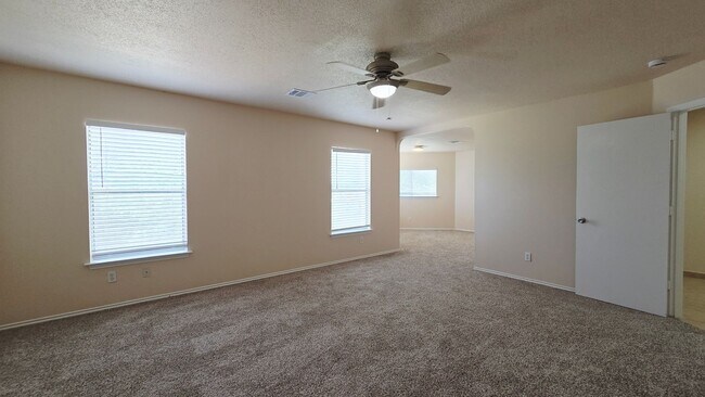 Building Photo - 5 Bedroom Beauty!  Far NorthWest SA off Potranco and Loop 1604