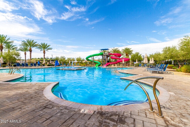 Building Photo - 5747 S Labelle