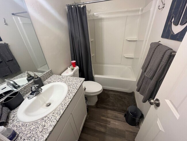 Building Photo - 3BR 2BA Fully Furnished 2Story near Parks, Colorado River!