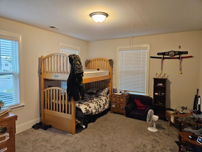 Building Photo - Beautiful 4 bedroom, 2.5 Bath unfurnished home located in Songbird Landing Community - Hampstead