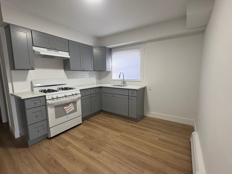 Building Photo - 193 Jerome Ave