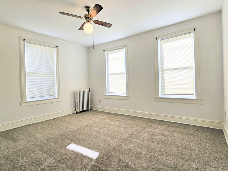 Building Photo - 461 W Main Ave