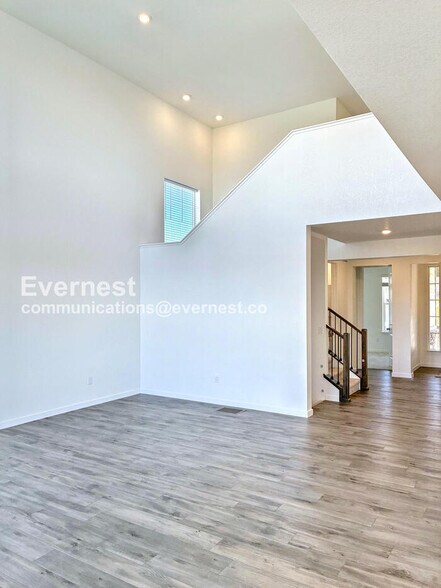 Building Photo - 740 Columbia St