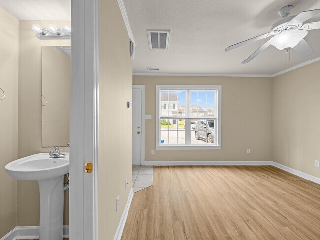 Building Photo - 210 Bridgewood Dr