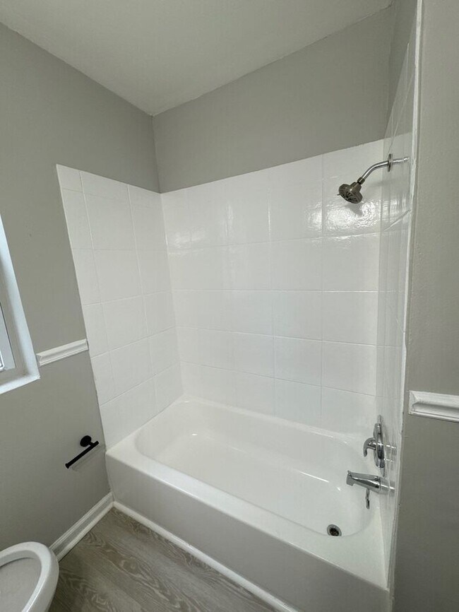 Building Photo - 3 Bedroom, 21206