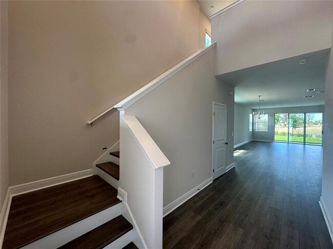 Building Photo - 1900 Sunshine Peak Dr