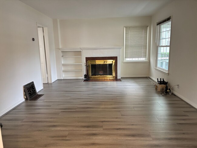 Building Photo - Charming Sherman Oaks Home!