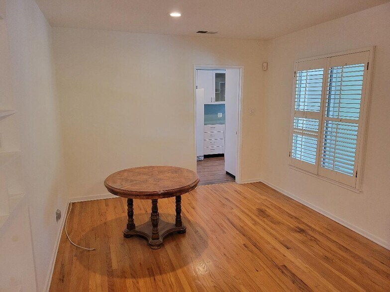 Building Photo - 20412 Londelius St
