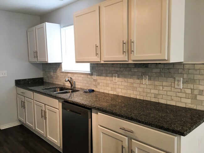 Building Photo - 902 Lauderhill Ln