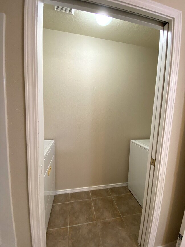Building Photo - 2BR/1Bath - 4 Plex in Rio Rancho