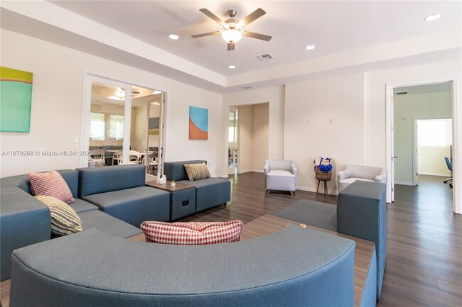Building Photo - 8271 Tanager Sq