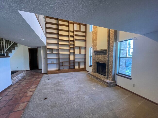 Building Photo - 6511 Amposta Dr