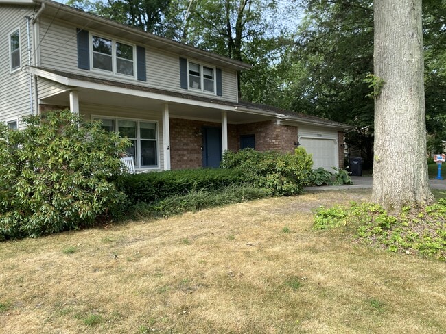 Building Photo - 1008 Forest Hills Dr