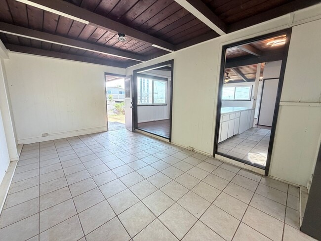 Building Photo - 3 Bedroom 1.5 Bathroom Single Family House Makakilo Home with Yard & Cool Breezes!