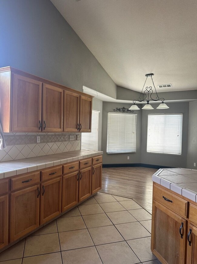 Building Photo - Cozy home in well established neighborhood...