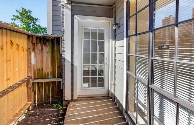 Building Photo - 12500 Sandpiper Dr