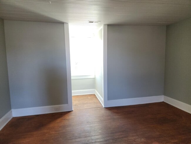 Building Photo - 132 Euclid St