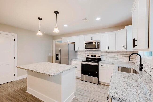 Building Photo - 326 Elm St