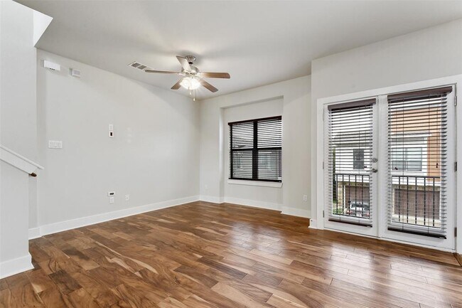 Building Photo - 1504 Lorraine Loop