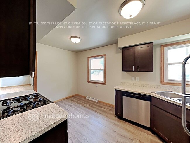 Building Photo - 3015 Dakota Ave S