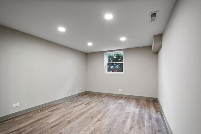 Building Photo - 3001 W Chase Ave