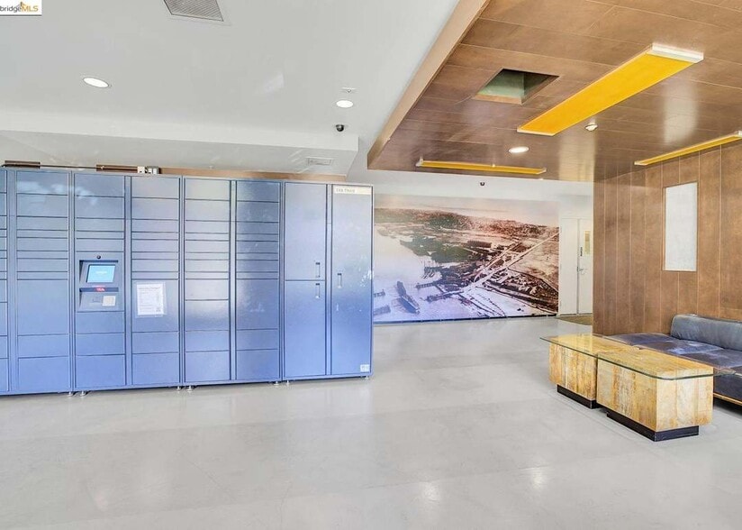 Mail room and package lockers - 288 3rd St