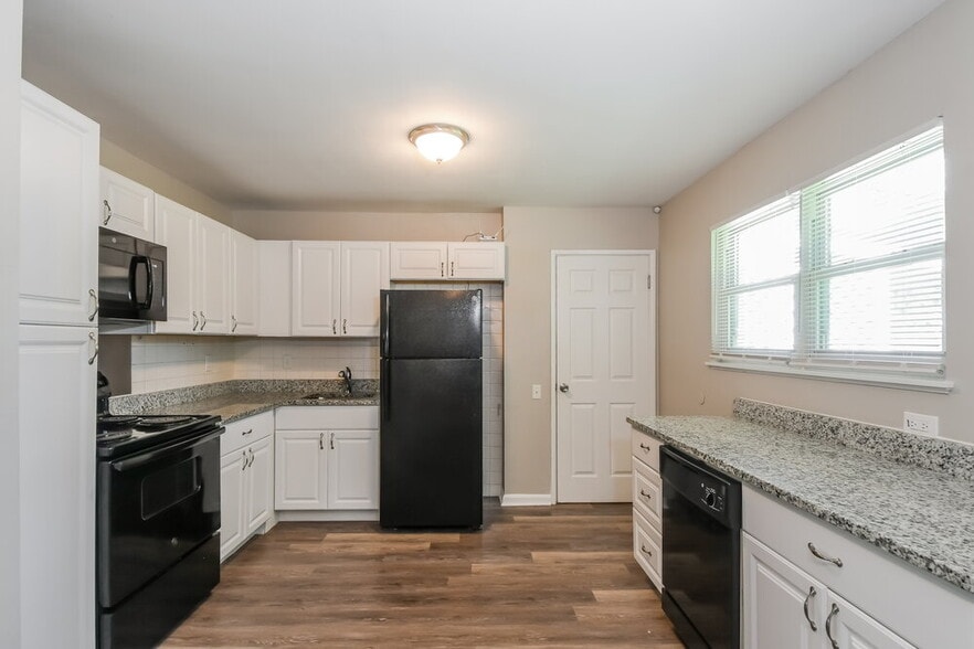 Building Photo - 2325 Flamingo Dr