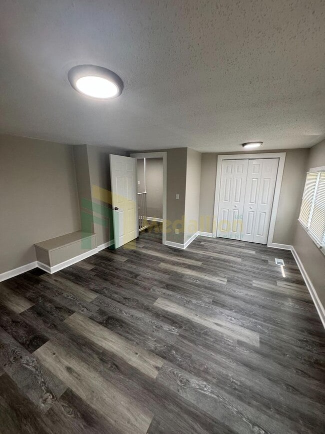 Building Photo - Beautifully Remodeled 4BR/2BA Home with Sp...