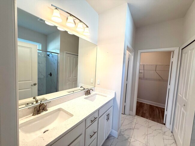 Building Photo - 10819 Pacini Wy