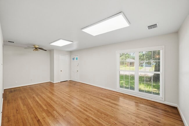 Building Photo - 5109 Nina Lee Ln