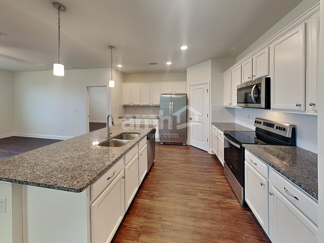 Building Photo - 240 Banyan Frst Dr