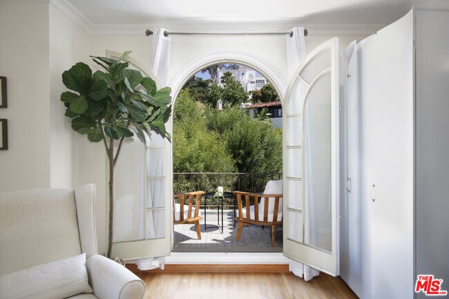 Building Photo - 6538 Cahuenga Terrace