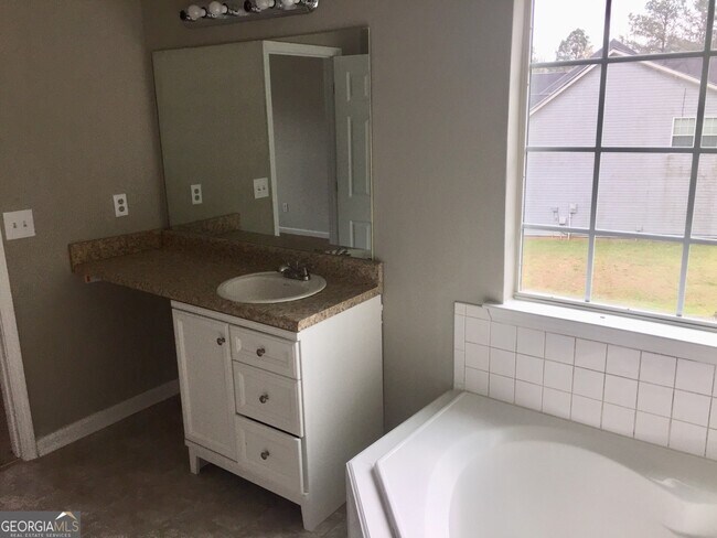 Building Photo - 121 Meadow Creek Ct