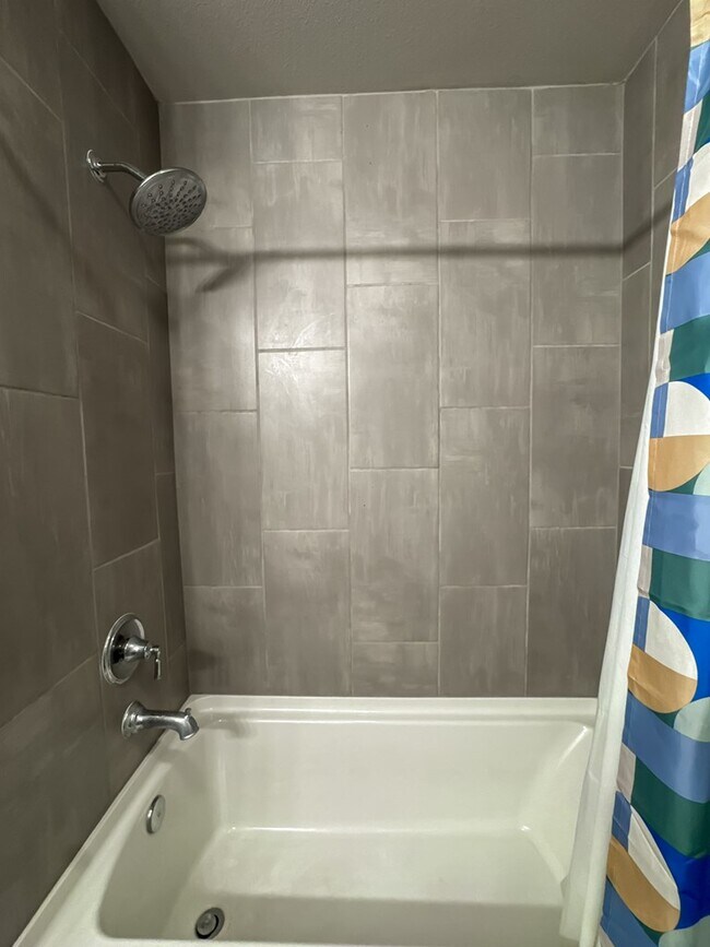 Building Photo - 1212 Ash St