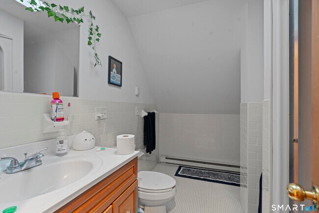 Building Photo - 136 Edwards St