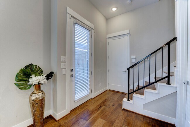 Building Photo - 3514 Bastrop St