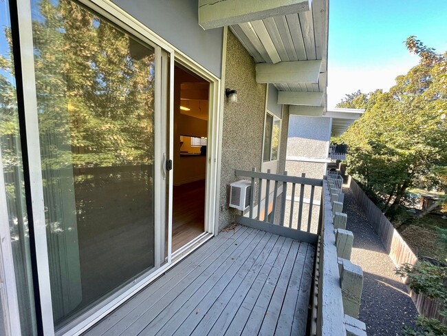 Building Photo - DESIRABLE MILLWOOD NEIGHBORHOOD ON TREE LI...