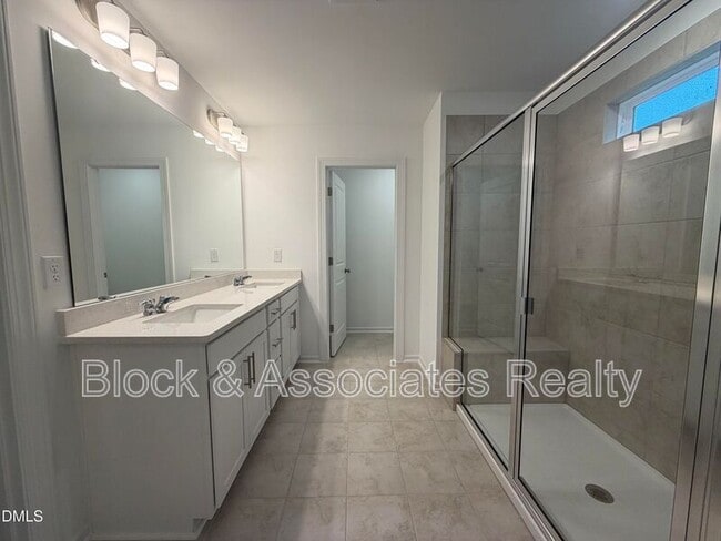 Building Photo - 611 Contento Ct