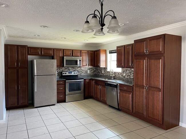 Building Photo - Location & Convenience!!!