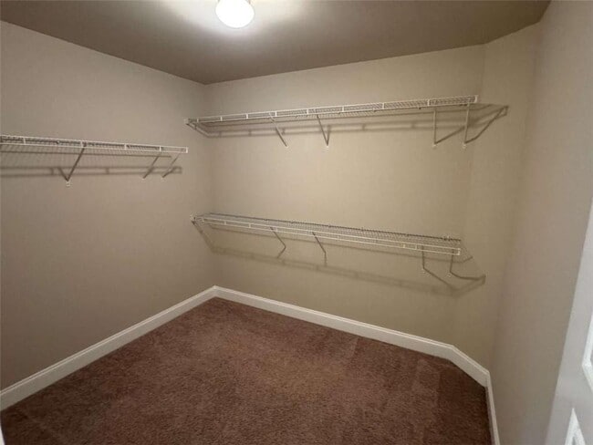 Building Photo - 495 Kirkland Dr