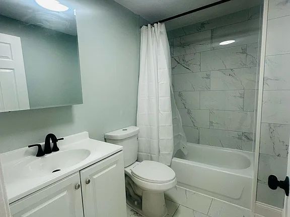 Building Photo - 210 Wolcott St