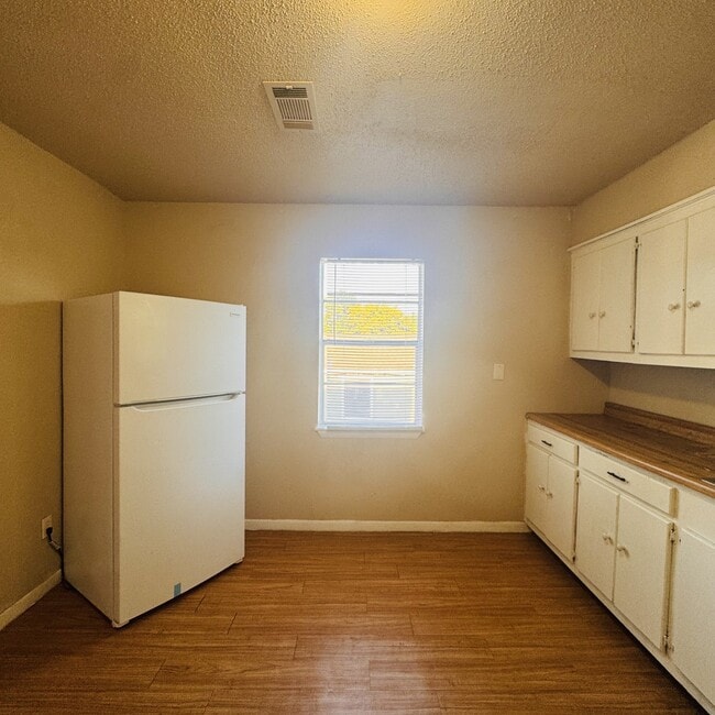 Building Photo - 4024 Howard St