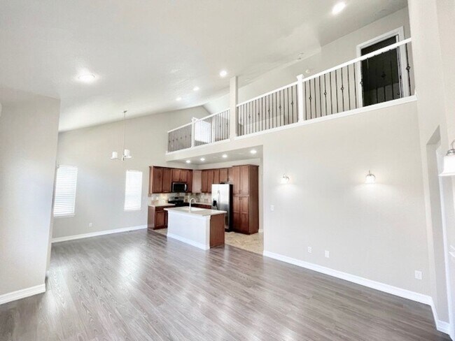 Building Photo - Stunning 4 Bed/4 Bath Home in Banning Lewis Ranch