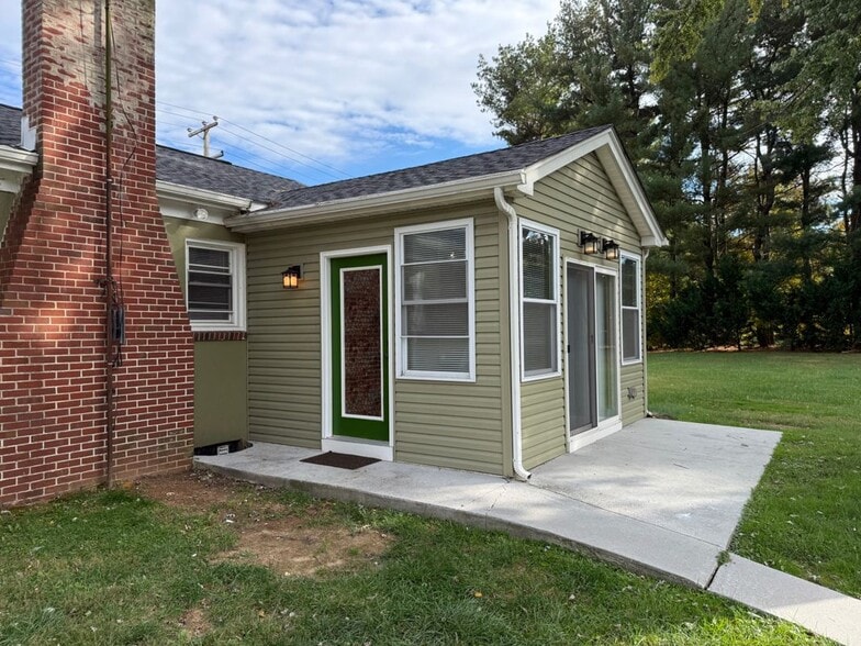Building Photo - 1606 Littlestown Pike