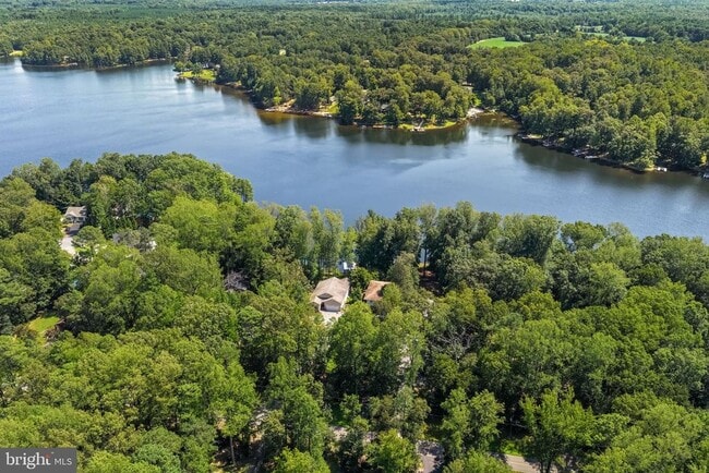Building Photo - 686 Lake Caroline Dr