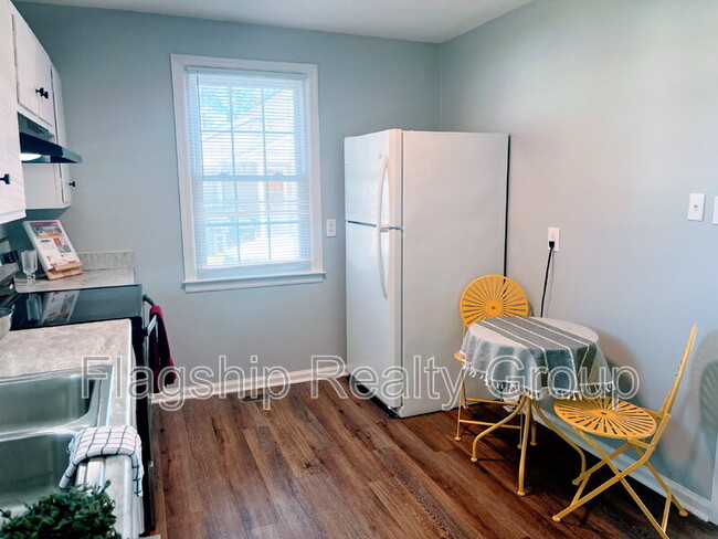 Building Photo - 1305 Robin St